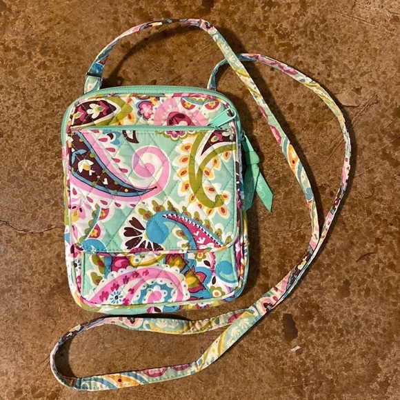 VERA Bradley wallet mini crossbody purse in green and‎ pink Tutti frutti print - Picture 1 of 6
